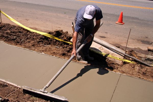 Cost of Sidewalk Pouring in Concord