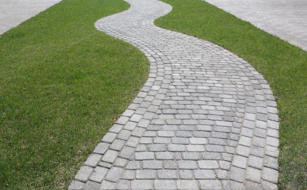 Cost of Walkway Paving in Concord